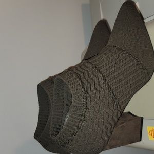 Olive Green Booties, size 8.5, Block Heel